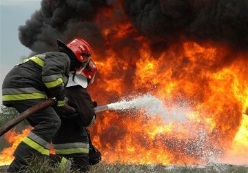 آتش سوزی در یک مغازه و مهمانسرا در خیابان سعدی