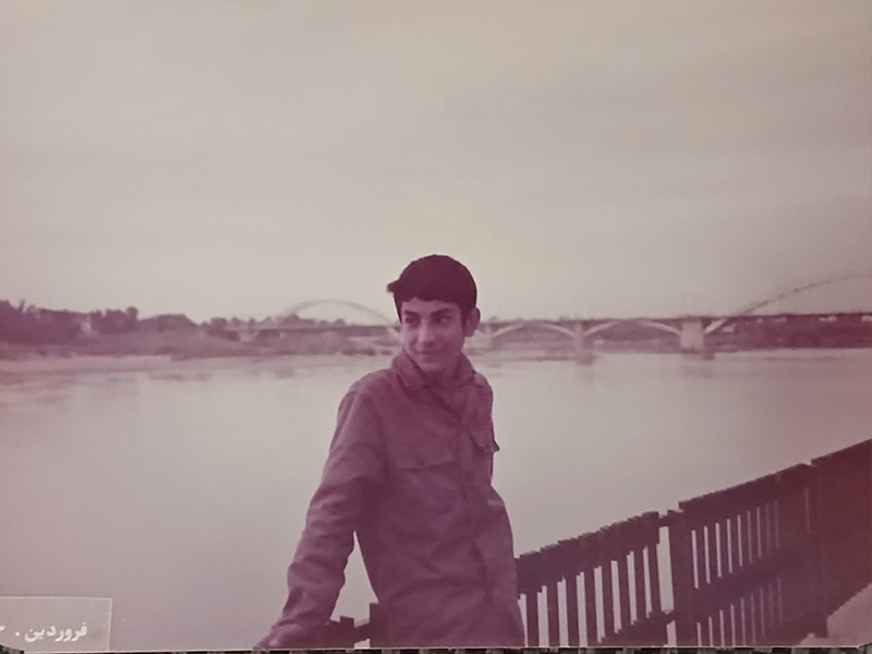 آخرش چی میشه؟ / روایتی ویژه از "فرارِ مقدس" یک رسانه نگار رزمنده! / سیر کوتاه به زیست مردی که هنوز موج دارد