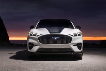 ادای احترام فورد به گذشته با چهرهای از آینده