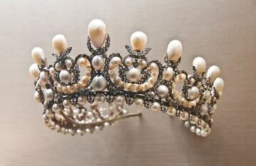 ارزش جواهرات سرقتی لوور چقدر بود؟