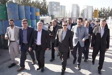 استاندار قزوین از سه واحد تولیدی در تاکستان بازدید کرد