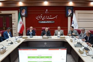 استاندار قزوین: واحدهای تولیدی حساب‌های بانکی خود را به استان منتقل کنند