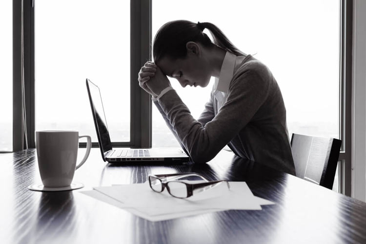 افسردگی شغلی: از شناسایی علائم تا راهکارهای درمان