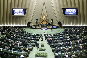 افشاگری روزنامه جمهوری اسلامی از یک پنهانکاری عجیب در مجلس: در حال تصویب قانونی هستند که مرد خارجی با صیغه کردن زن ایرانی، تبعه ایران شود