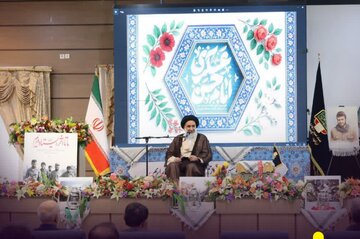 امام جمعه شهرکرد: صبوری خانواده‌ها و ایثار رزمندگان، پشتوانه استواری ملت ایران