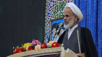 امام جمعه موقت کرمان در مورد ایجاد مسائل غیر متعارف در جامعه به اسم ورزش یا گردشگری هشدار داد