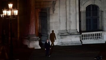 امانوئل مکرون: قهرمانی که به ضد قهرمان بدل شد / محبوبیت ۱۴ درصدی میانهروی جوان / آیا راست افراطی عاقبت بنبست سیاسی فرانسه را میشکند؟