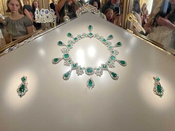 این جواهراتی که قیمت ندارد از لوور دزدیده شد / عکس