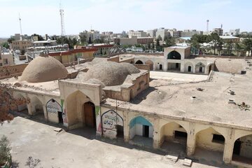 با تخریب حصارها و اتمام عملیات تخریب دادگاه انقلاب و زندان، رخ کاروانسرای شاه‌عباسی سمنان نمایان شد