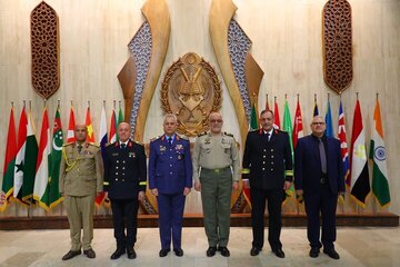 بازدید رئیس دانشگاه دفاع ملی و تحقیقات نظامی عراق از دافوس ارتش/ آمادگی دافوس برای تبادل استاد دانشگاه‌های ارتش میان ایران و عراق