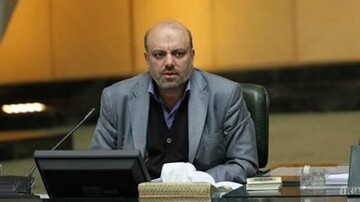 بگو مگوی یک نماینده با قالیباف در صحن مجلس/ شما به سوگندتان عمل نکردید؛ من از طرف هیئت رئیسه یک گوسفند قربانی میکنم تا کفاره گناه شما باشد