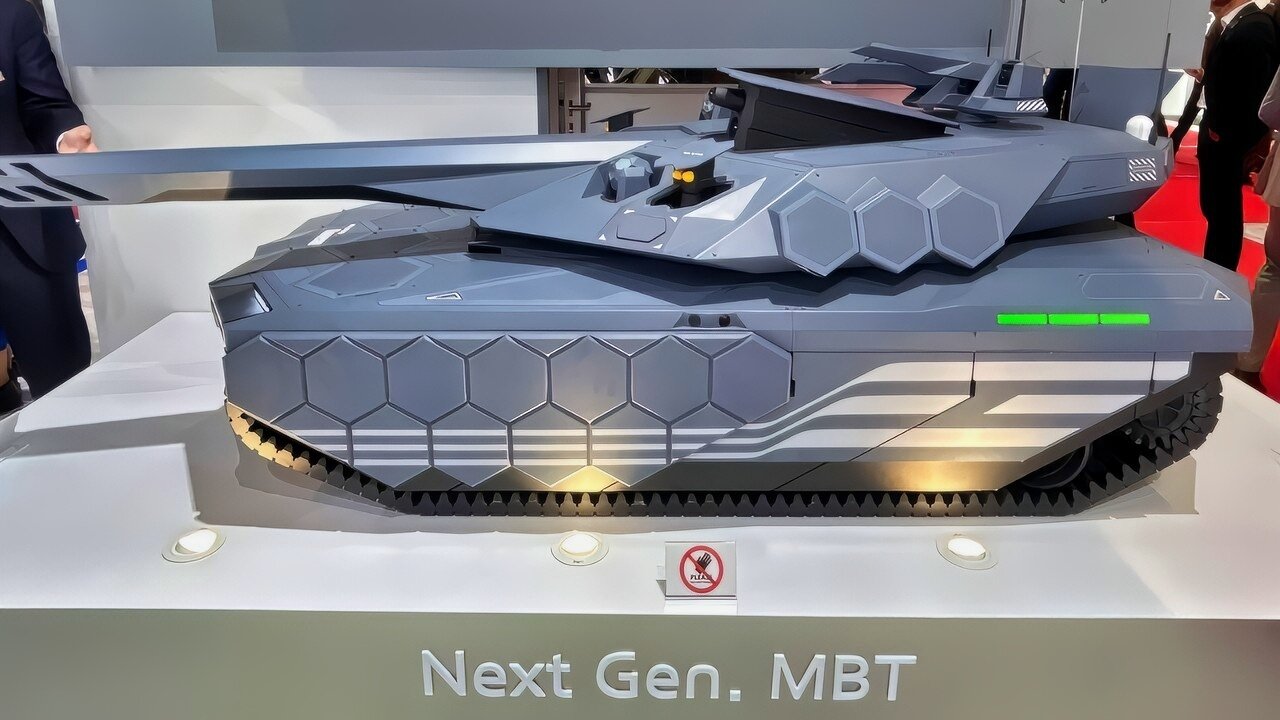 تانک یا بمبافکن؟ / رونمایی از سلاحی جدید با طراحی «نامرئی» B-۲۱