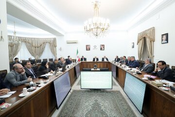 تاکید عارف بر اهمیت و ضرورت جلوگیری از برداشتهای غیرمجاز آب/ حل مساله آب نیازمند اقدامات ملی است