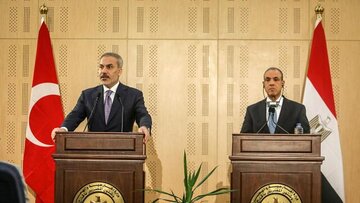 تاکید قاهره بر اهمیت هماهنگی با آنکارا در پیگیری اجرای توافق غزه/ آتشبس غزه در برقراری امنیت و ثبات منطقه موثر است