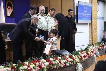 تجلیل از بانوان پلیس در استانداری قم