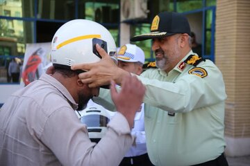 تجلیل از رانندگان قانونمند در مراسم ویژه هفته فراجا با حضور فرمانده انتظامی استان سمنان