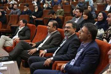 تجلیل از پیشکسوتان رسانه در جشن با تاخیر روز خبرنگار/ انجمن صاحبان مطبوعات پایبندی به میراث خبرنگاری را فریاد زد