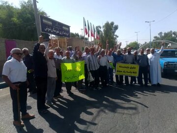تجمع بازنشستگان کارگری در چند شهر/ حقوق بازنشستگی فقط برای یک هفته جواب است