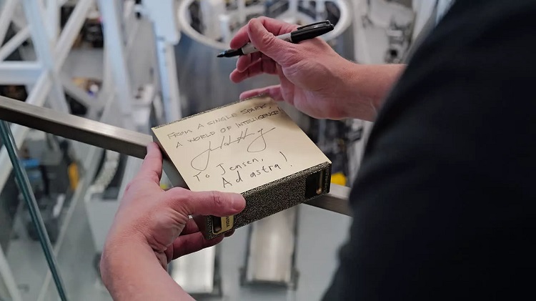 تحویل ویژه DGX Spark، ابررایانه رومیزی انویدیا، به ایلان ماسک