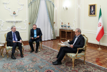 تقدیر پزشکیان از همکاریهای سوئیس در حوزه دارویی در شرایط تحریمها/ روایت سفیر جدید سوئیس در تهران از مهمترین بخش ماموریتش با موضوع ایران و آمریکا