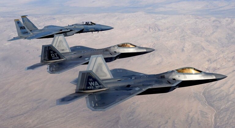 جنگنده «جی ۱۶» مقابل «اف ۲۲» قد علم کرد / برنده کدام است؟