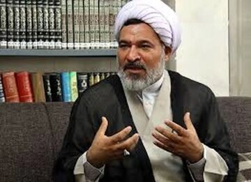 حجاب نمایانگر زنان عفیف است اما باعث عفت جامعه نمیشود/ اینکه پلیس بگیرد و زندانی کنیم و هزینه برای نظام داشته باشد، اصلا به صلاح نیست