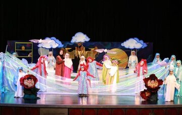 حضور ۵۰ دختر هنرمند در اجرای نمایش «دنیا و یه روز عجیب»