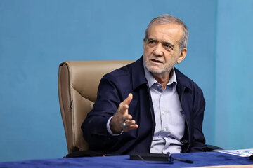 حمله روزنامه نزدیک به قالیباف به دولت پزشکیان: دولت بدنبال عقب نشینی از اهداف اقتصادی است/ رئیس جمهور دارد دستاوردسازی می کند