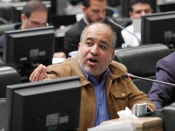 حمله نماینده پایداری‌چی مجلس به معاون علمی دولت/ همه نخبگان می‌توانند مثل آقای افشین هر روز از رستوران‌های لوکس تهران غذا سفارش دهند؟