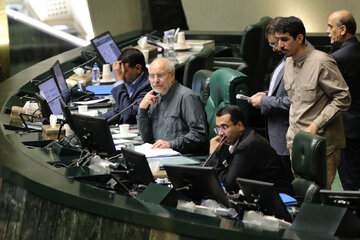 خیز تندروها برای مانع تراشی در راه پیوستن به CFT/ نمایندگان مخالف چه نقشهای برای توقف پذیرش CFT دارند؟/ شورای نگهبان نظر تفسیری خود را نقض میکند؟