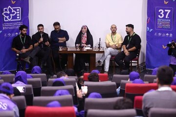 دانشآموزان شهید جنگ ۱۲ روزه میتوانستند مخاطبان این جشنواره باشند! | انرژی بچهها در جشنواره مرا به وجد آورد