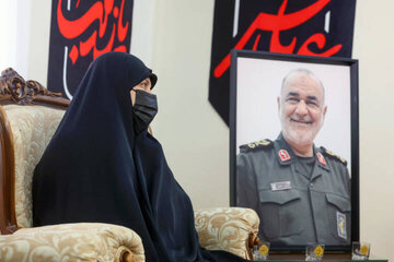 دختر شهید سلامی: پدرم برای هشدار دادن به همسایهها به منزل سر زدند/ در عملیات وعده صادق دو، ۲ ماه به خانه نیامدند