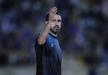 در استقلال همه چیز برعکس شد/ ساپینتو کنار خط، خسرو روی سکو!