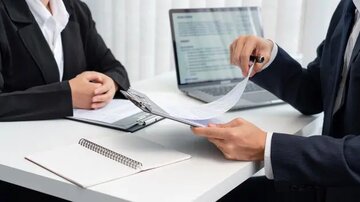 در مصاحبه استخدامی از من خواستند وضو بگیرم / پرسید نمازت چندوقت یکبار قضا میشود؟ گفتم گاهی نماز صبحم قضا می شود؛ گفت پس می نویسم ماهی یکبار