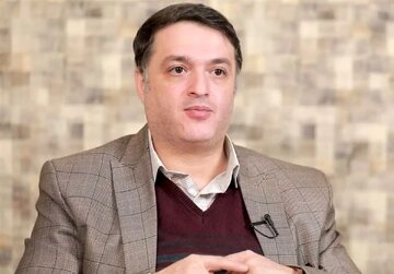 در معیت شاعر؛ روایتی ادبی از رویدادی سیاسی