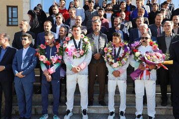 درخشش دانشآموزان چهارمحال و بختیاری در مسابقات بینالمللی بحرین / تجلیل مدیرکل آموزش و پرورش از قهرمانان ملی