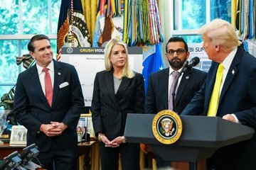 درخواست غرامت ۲۳۰ میلیون دلاری رئیسجمهور آمریکا / ترامپ: دارم از خودم شکایت میکنم، درست است؟