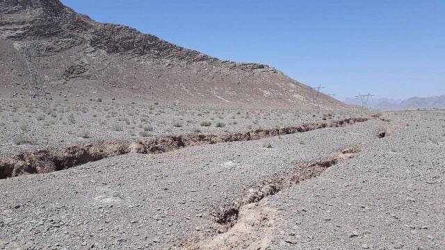 دشت مهیار، آینه زوال اصفهان/ انگار یک نفر با تیغ جراحی افتاده بود به جان دشت