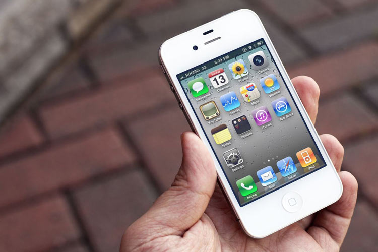 راز ضعف آنتن آیفون ۴ پس از پانزده سال فاش شد؛ چند خط کد پشت رسوایی بزرگ اپل