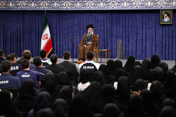 رهبر انقلاب خطاب به رئیس جمهور آمریکا: اصلاً شما چه کاره هستی؟!/ یاوهگوییهای سخیف رئیس جمهور آمریکا، تلاش برای روحیه دادن به صهیونیستهای مأیوس