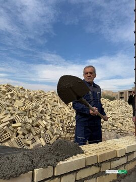 روزنامه همشهری: رئیس جمهور از توسعه آموزش فقط به مدرسه سازی توجه دارد و از مسائل دیگر غفلت می کند؛ او را از این نگاه تک بعدی نجات دهید