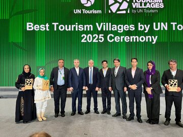 روستای شفیع‌آباد شهداد همانند مادربزرگی اصیل در کویر است 