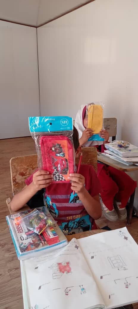 زنان نیک‌اندیش بختیاری ۲۰۰ بسته نوشت‌افزار بین دانش‌آموزان نیازمند روستاها توزیع کرد