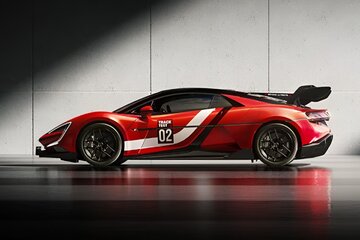 سریعترین خودروی تولیدی کره زمین در راه خانه /عکس