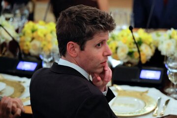 سمآلتمن مخفیانه به آسیا آمد