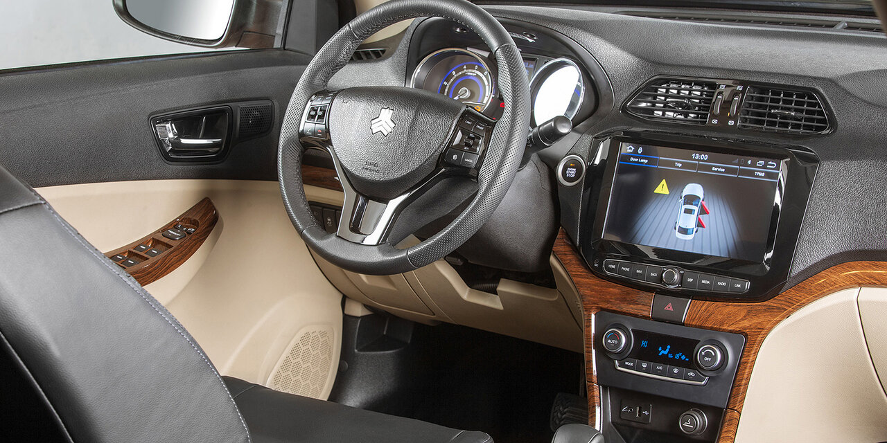 شاهین آمریکایی در کنار شاهین ایرانی