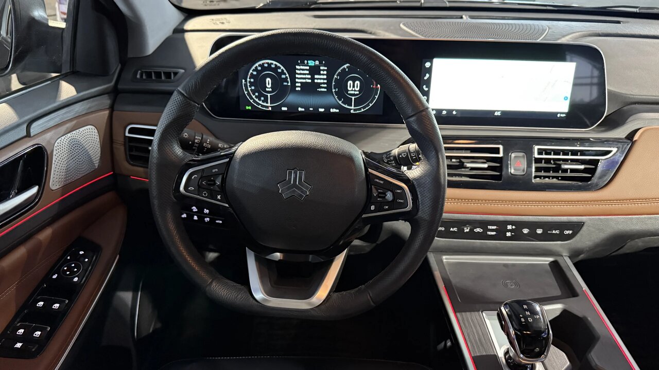 شاهین آمریکایی در کنار شاهین ایرانی