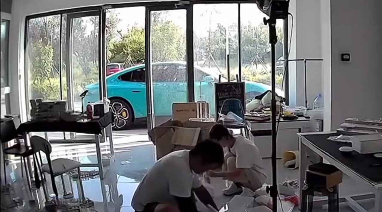 شیائومی به دستور آیفون حرکت کرد! / عکس