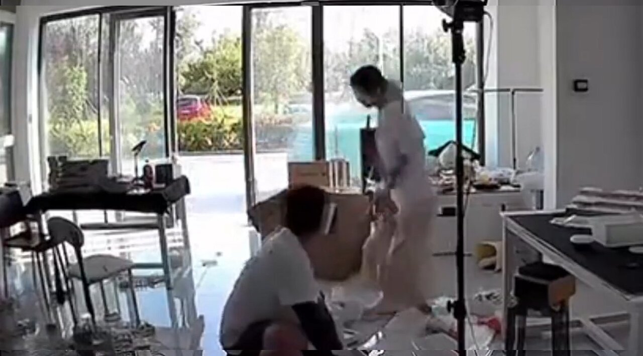 شیائومی به دستور آیفون حرکت کرد! / عکس