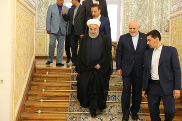 صندلی‌های خالی همایش محاکمه ظریف و روحانی + تصویر